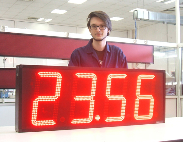Led display with time, date, temperature and umidity