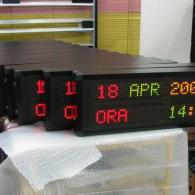 Display a led multiriga rosso e verde piccolo data e ora