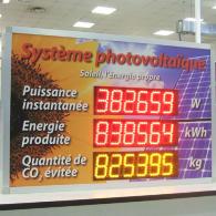 Photovoltaic plant display monitor, with french (français) writings "Système photovoltaique"