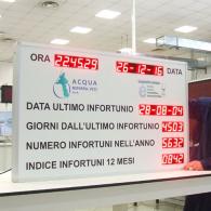 Cartellone luminoso led con dati aziendali infortuni Acqua Novara