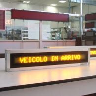 Display veicolo in arrivo per piattaforme di carico e scarico camion e automezzi