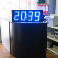 Orologio bifacciale a led sincronizzato con server NTP