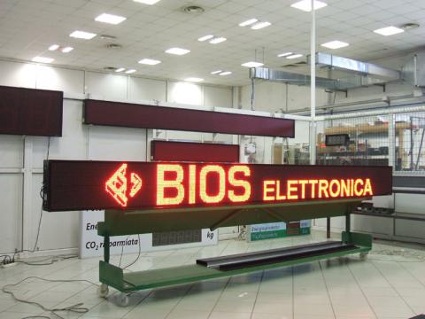 Display a led rossi superluminosi per pubblicità